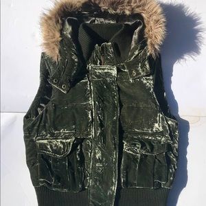 Old Navy Green Velvet Puffer Vest🍀🍀⚡️